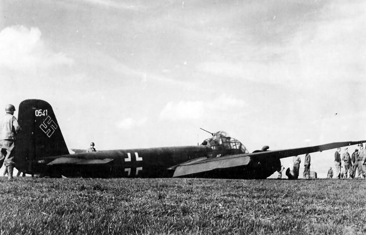 1944年诺曼底登陆后,「西线战役」中一架隶属于德国空军第 54 轰炸机大队(KG 54,编号0541)的 Ju 188 迫降在法国占领区,随后被盟军完整缴获,用于评估新型德国轰炸机的性能与结构。
