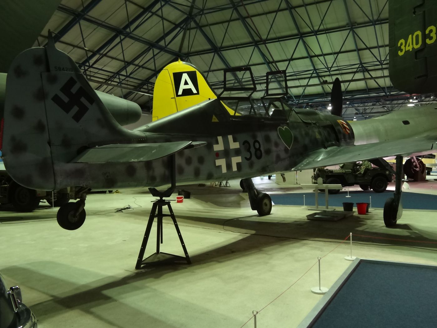 英国伦敦皇家空军博物馆(亨登)展出的一架缴获的 Fw 190F-8 U-1 对地攻击机,机号584219,原装备德国空军特种用途联队KG 200,战后由盟军缴获并运回英国作为战利品展示。