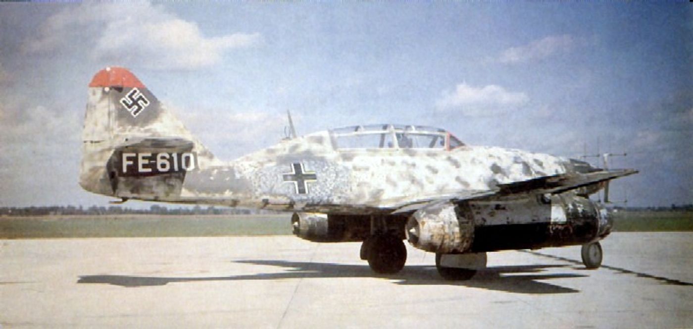 Me 262B-1a/U1 夜间战斗机,工厂编号110306,机头装有FuG 218「海王星」雷达天线并增设雷达操作员后座。该机隶属于实施夜间截击的第十夜间战斗航空团,1945年5月在什莱斯维格向英国皇家空军投降后被运往英国试验。
