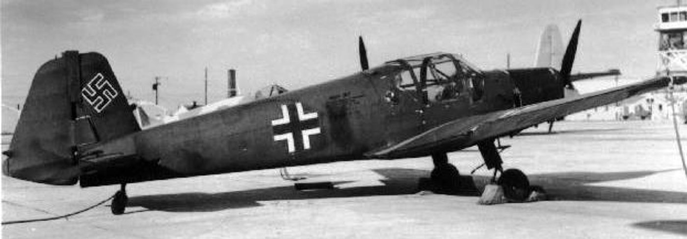 1945年，美国陆军航空队缴获的 Bü 181（编号 FE-4611）停放在弗里曼机场。该机后来被移交马里兰州国家航空航天博物馆（NASM）保存，而 FE-4612 则于1946年在弗里曼机场解体报废。英国皇家空军也曾缴获两架，编号 AM121、AM122 用于测试评估。