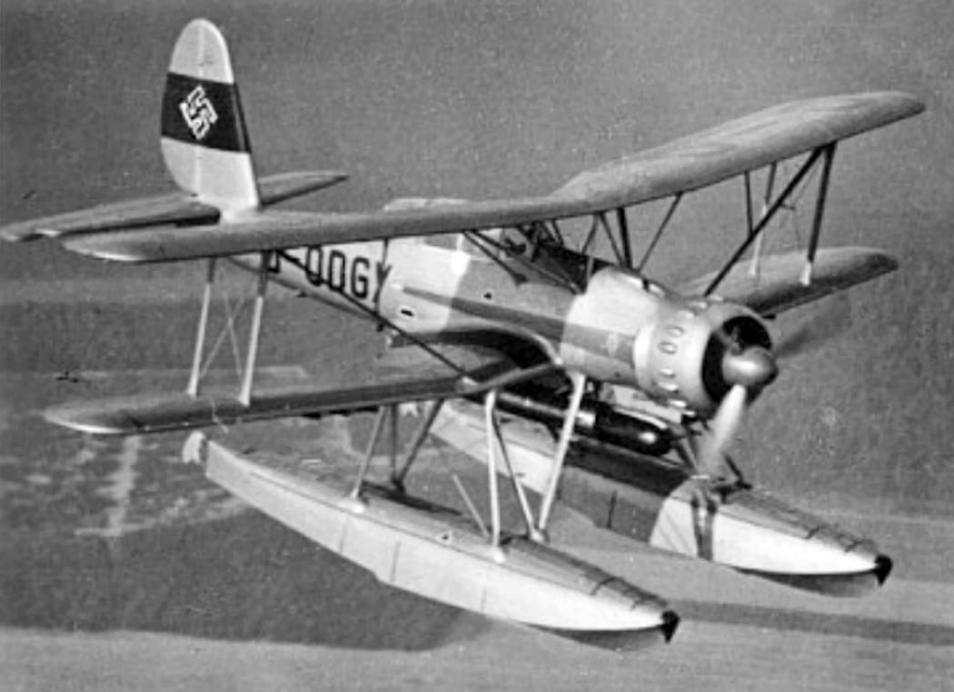 阿拉多 Ar 95V-3 三座原型机。该机为A型水上系列的基准之一，1937年参与测试；因德军未大规模订购，部分原型机随「秃鹫军团」投入「西班牙内战」，在马略卡岛执行侦察与反航运任务。
