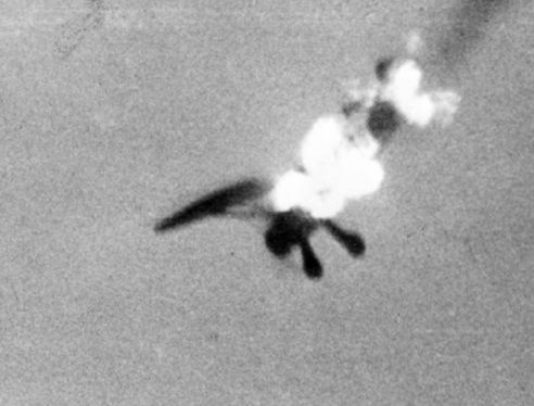 1943年在法国巴黎附近被击落的亨舍尔 Hs 126 侦察机。随着德国在西线逐渐丧失空中优势,昔日灵活机动的 Hs 126 日益暴露在盟军战斗机的火力之下,这一残骸画面,折射出德军侦察机在二战后期四处受制、损失日增的境况。