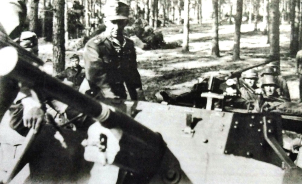 德军的250/10半履带装甲炮车装备的37mm Pak35/36 L/45型反坦克炮可作支援步兵进攻与反坦克作战用。