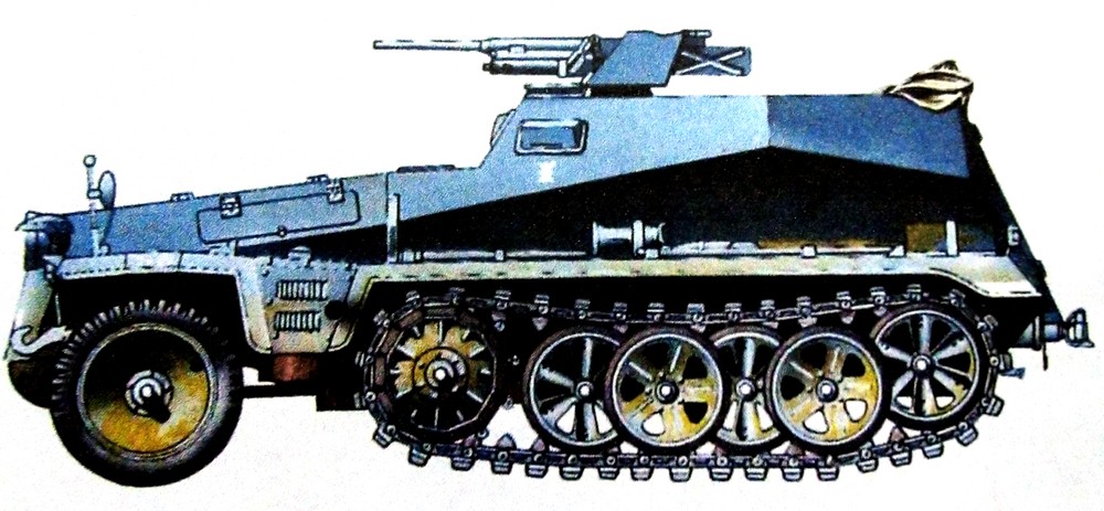 1942年,东线苏联战场,隶属德军「大德意志」装甲掷弹兵师的一辆Sd.Kfz.250/9 Alt型半履带装甲侦察车。