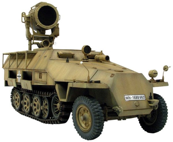 251/20型半履带装甲红外辅助投光车