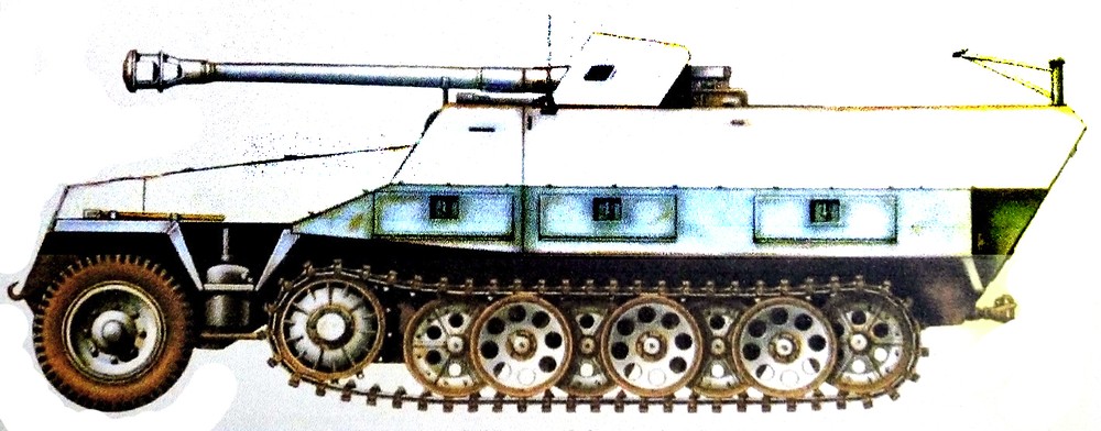 1945年1月,东线战场波兰,一辆隶属德军第19装甲师的251/22 Ausf.D半履带装甲反坦克炮车。