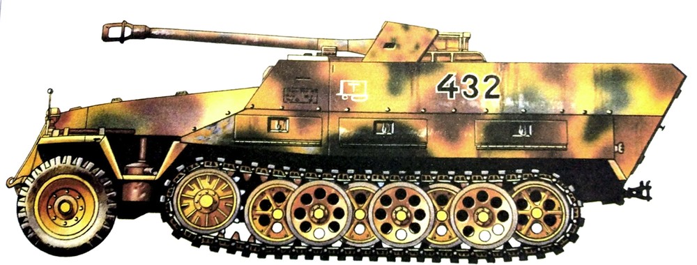 1945年4月,德国,一辆德军不明单位的251/22 Ausf.D半履带装甲反坦克炮车。