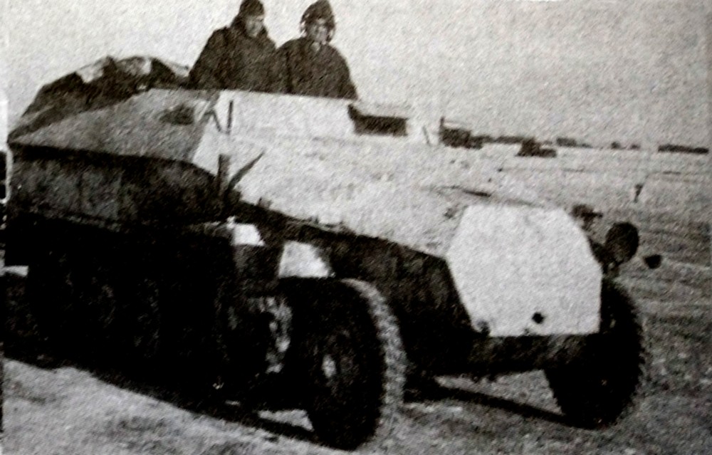 1943年冬天,东线苏联战场上的一辆德军Sd.Kfz.251/4 Ausf.C型半履带装甲弹药运载车。该车是专门负责为德军坦克运载炮弹,并承担在战场上为坦克作弹药补给的任务。