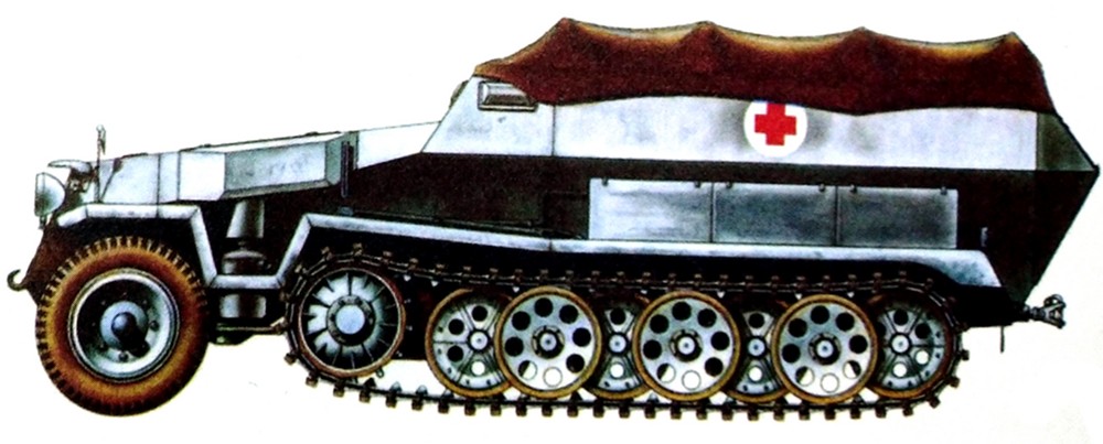 1943年3月,东线苏联战场哈尔科夫地区,隶属德国武装党卫军第1「阿道夫•希特勒警卫旗队」装甲师的一辆Sd.Kfz.251/8 Ausf.C型半履带装甲救护车。