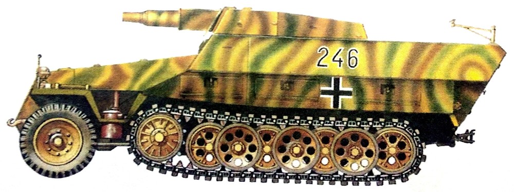 1943年7~8月间,东线苏联战场库尔斯克地区,德军一辆不明单位的Sd.Kfz.251/9 Ausf.D型半履带装甲炮车。由于该型车装甲薄弱,所以没有直接参加坦克大会战,只是执行德军部队的行进掩护、步兵进攻的火力支援、巡逻侦察等任务。