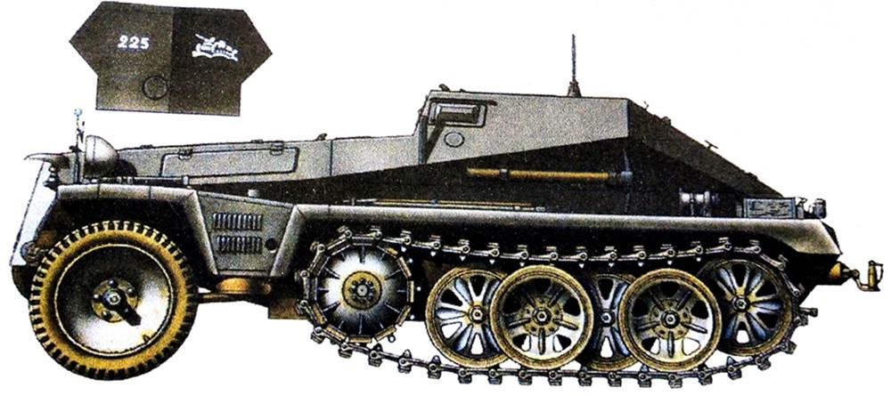 1941年7~8月间,东线苏联战场,德军第226突击炮营的一辆Sd.Kfz.252半履带装甲弹药运载车,车前有突击炮图标与炮车编号。