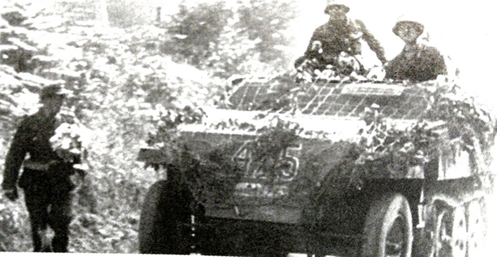 1944年改作侦察装甲车使用的一辆Sd.Kfz.250/5型半履带装甲炮兵观测车。