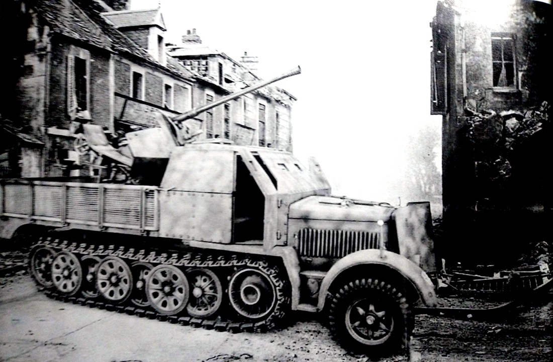 1941年春季，隶属德军第66高射炮营的一辆Sd.Kfz.7/2半履带防空炮车。