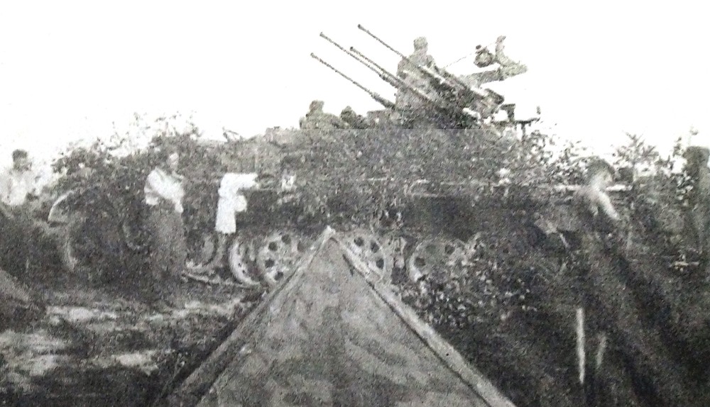 1941年7-8月间，德军第66高射炮营5连的一辆4管20毫米Flak 38机关炮Sd.Kfz.7/1半履带防空炮车。