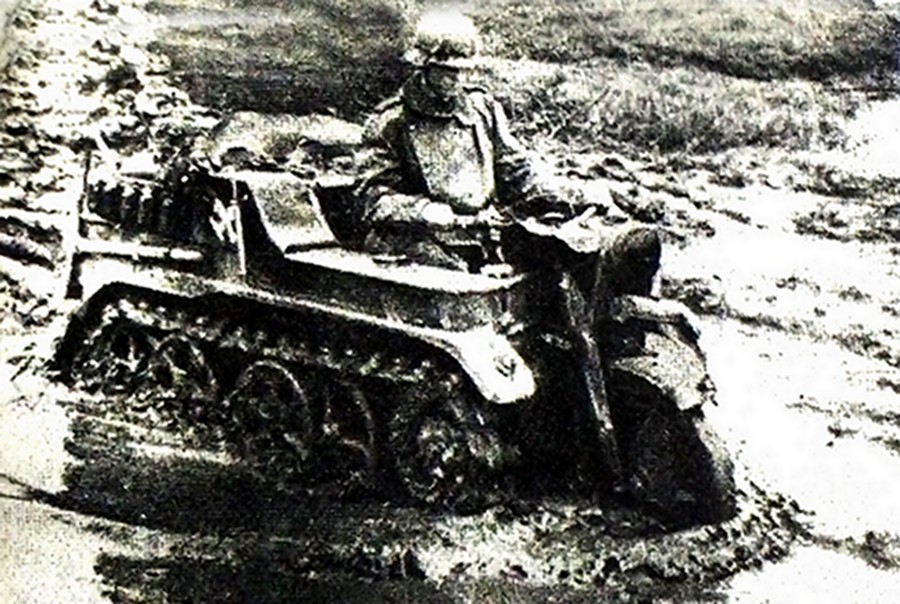 1942/43年间的冬季,在东线苏联战场的Sd.Kfz.2小型半履带车,其时正值冬季,面对苏联境内的崎岖地形和寒冷天气,Sd.Kfz.2小型半履带车仍表现了良好的机动性与可靠性(除开比较脆弱的前叉可靠性有些问题外),证明该车在设计上是成功的。
