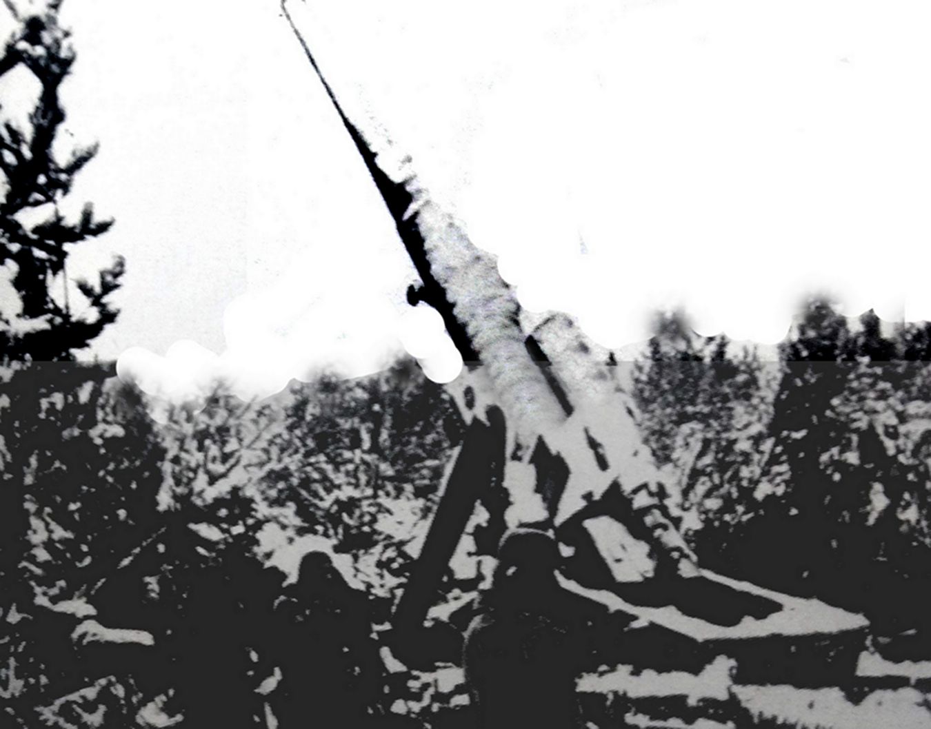 1942年12月，东线苏联战场，德军一门170毫米K18加农炮正在向被封锁的列宁格勒城内目标开炮。在对列宁格勒的围攻中，德军第84炮兵团第2营第6连的三门170毫米K18加农炮每天都要对列宁格勒炮击数十至上百次。
