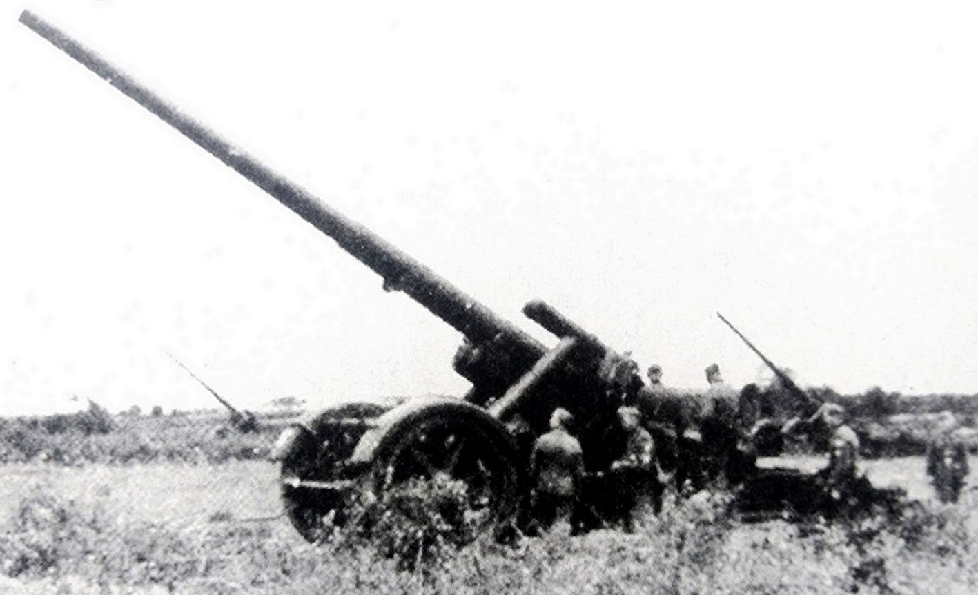 1944年夏天，东线苏联战场，德军的一个重型炮兵连阵地，阵地上有多门170毫米K18加农炮。到1944年，由于严重战损，德军重炮部队在东线的170毫米K18加农炮数量已大大减少，但作为德军的重炮压制火力仍担任着对苏军进攻的阻击任务。