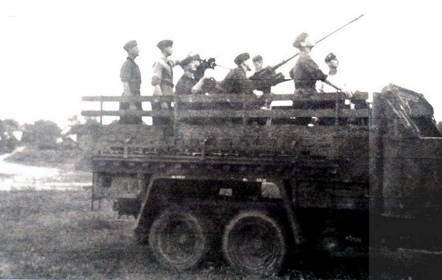 德军高炮部队将一门20毫米Flak30型高射炮安装在亨舍尔 33D1卡车上作为机动防空武器。