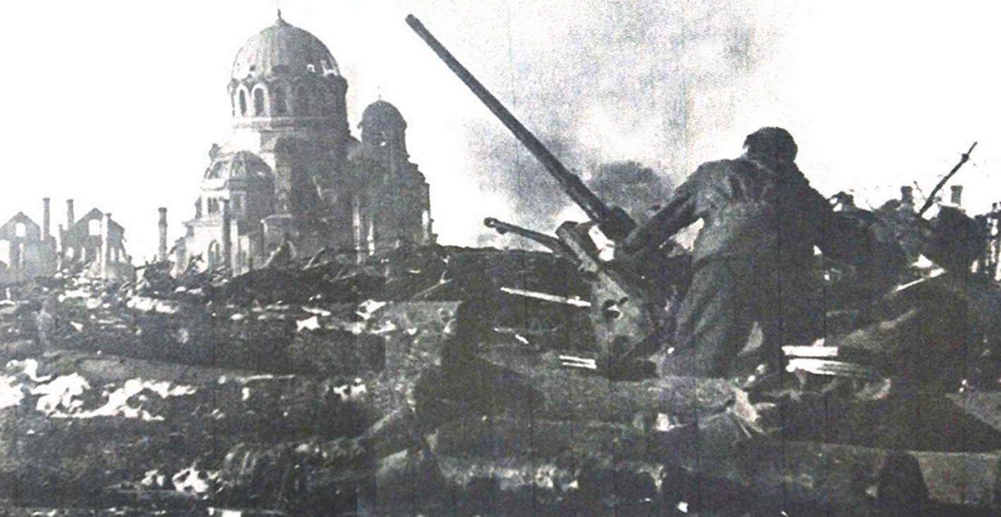1944年4月,德军高炮部队的20毫米Flak30型高射炮在爱沙尼亚纳尔瓦地区(Narwa)进行对空防御作战,以抵挡苏联飞机对纳尔瓦的轰炸袭击。为了保护炮班人员免受飞机炮弹碎片的杀伤,用一堆树干为高射炮构筑了临时防御工事。