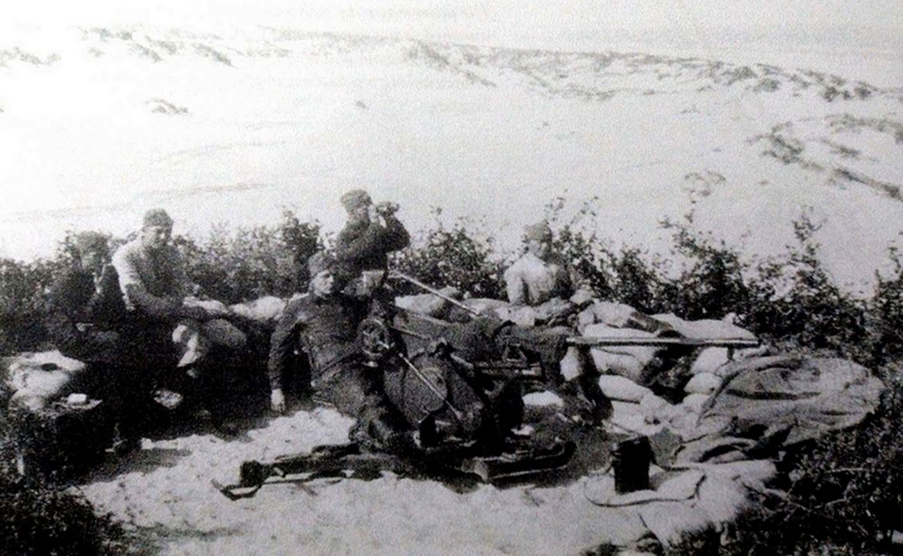 1941年至1942年,西线战场,在比利时北部沿岸的一个据点附近,德军高射炮部队一门20毫米Flak30型高射炮正在对空警戒。