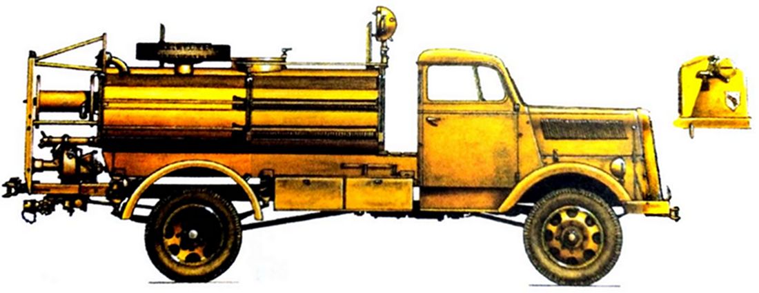 1945年初,德国,一辆用欧宝闪电3.6-3000A(4X4)军用卡车改装的德国消防车。