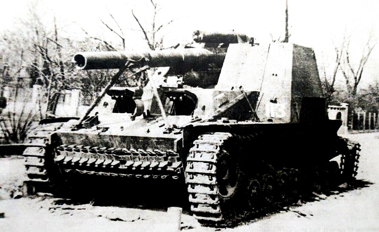1945年3月,一辆在战斗中损毁而被德军遗弃的「野蜂」自行榴弹炮车。