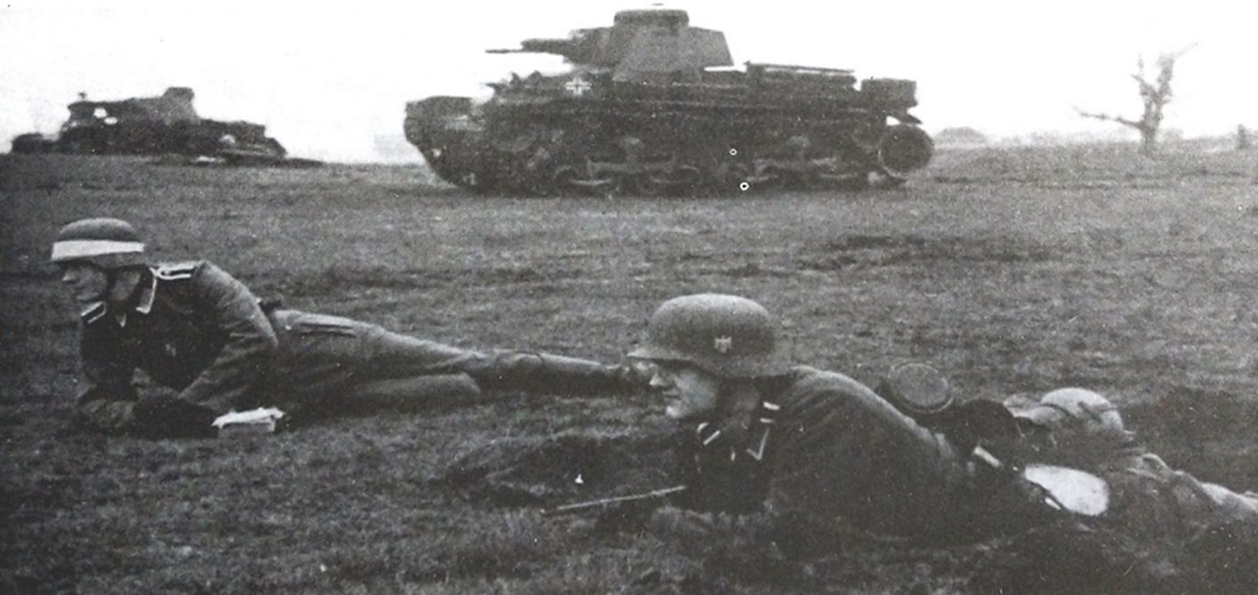 1940年法国闪击战中,35(t)坦克与步兵一起协同进攻,该型坦克在快速进攻中有不错的表现。