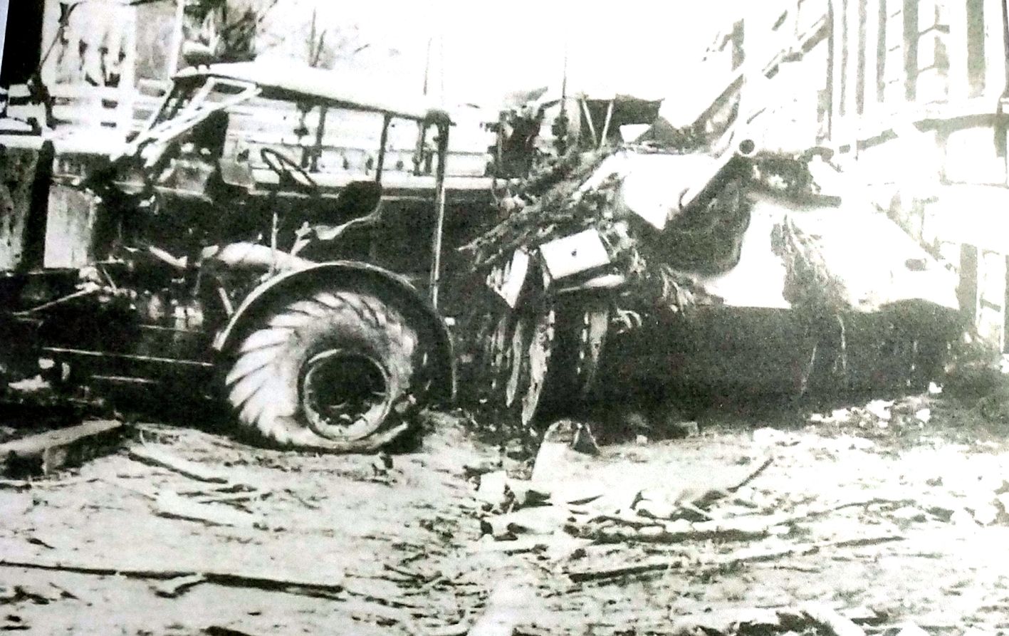 1945年4月，德国柏林战场，一辆作路障的德军「追猎者」坦克歼击车。