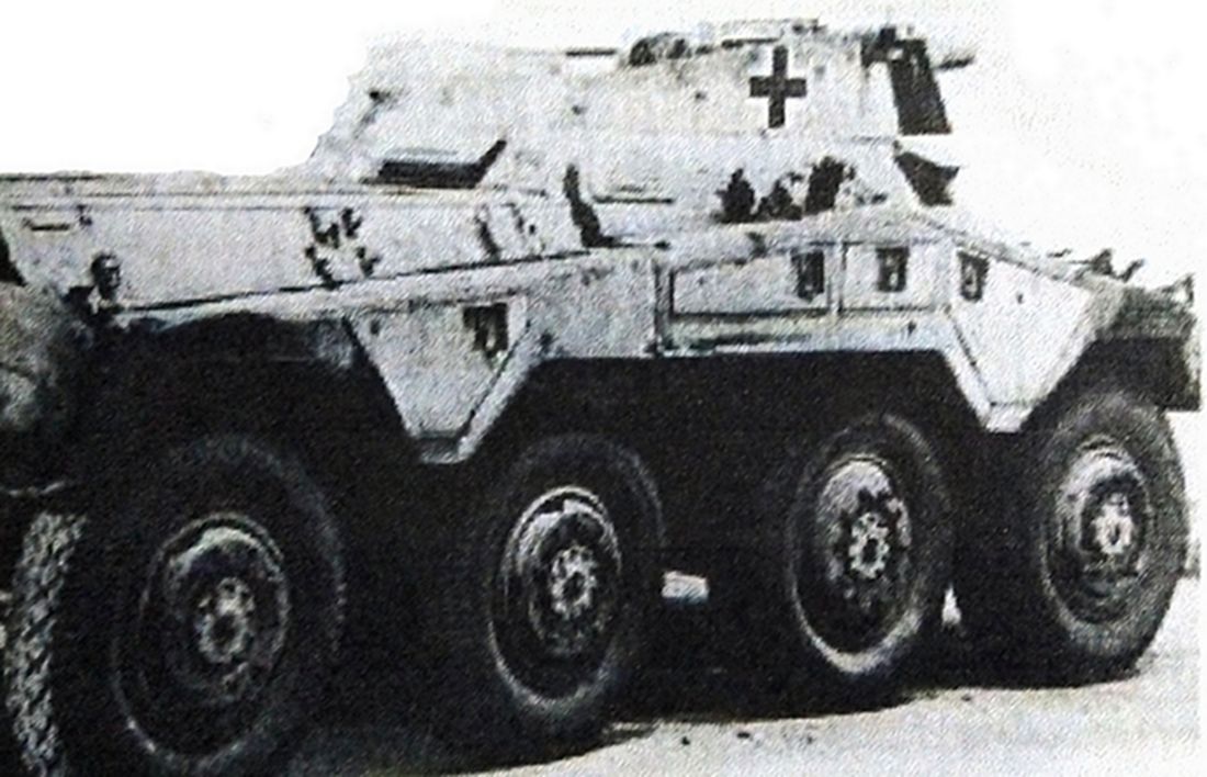 1944年德军一辆不明单位的Sd.Kfz.234/3型8轮装甲火力支援车。