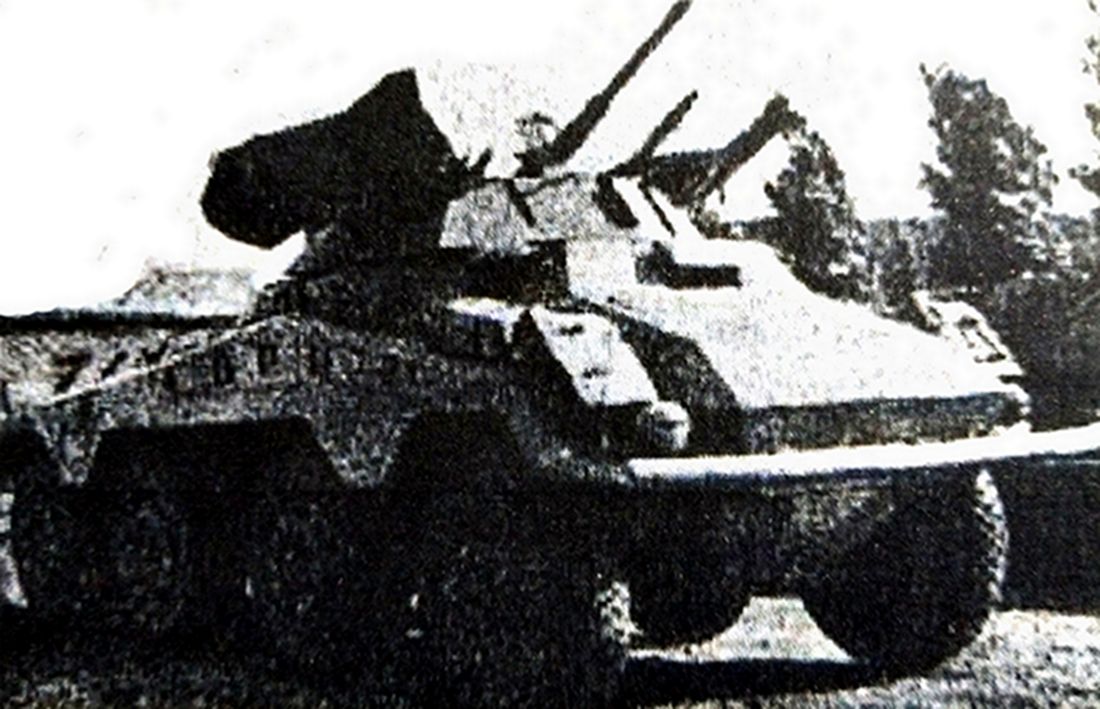 1944年德军一辆不明单位的Sd.Kfz.234/1型8轮装甲侦察车。