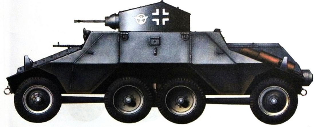 1941年，东线苏联战场，党卫队警察部队的一辆ADGZ型8轮重型装甲车。