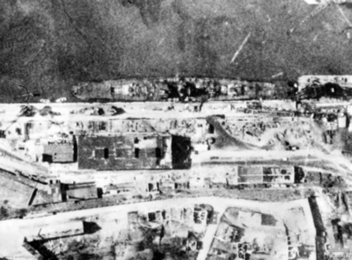 1945年4月9日，舍尔海军上将号在基尔港遭英国空军「兰开斯特」轰炸机群空袭倾覆。战争末期该舰转用于波罗的海支援地面部队，最终以倾覆于船坞的残骸结束其战斗生涯。