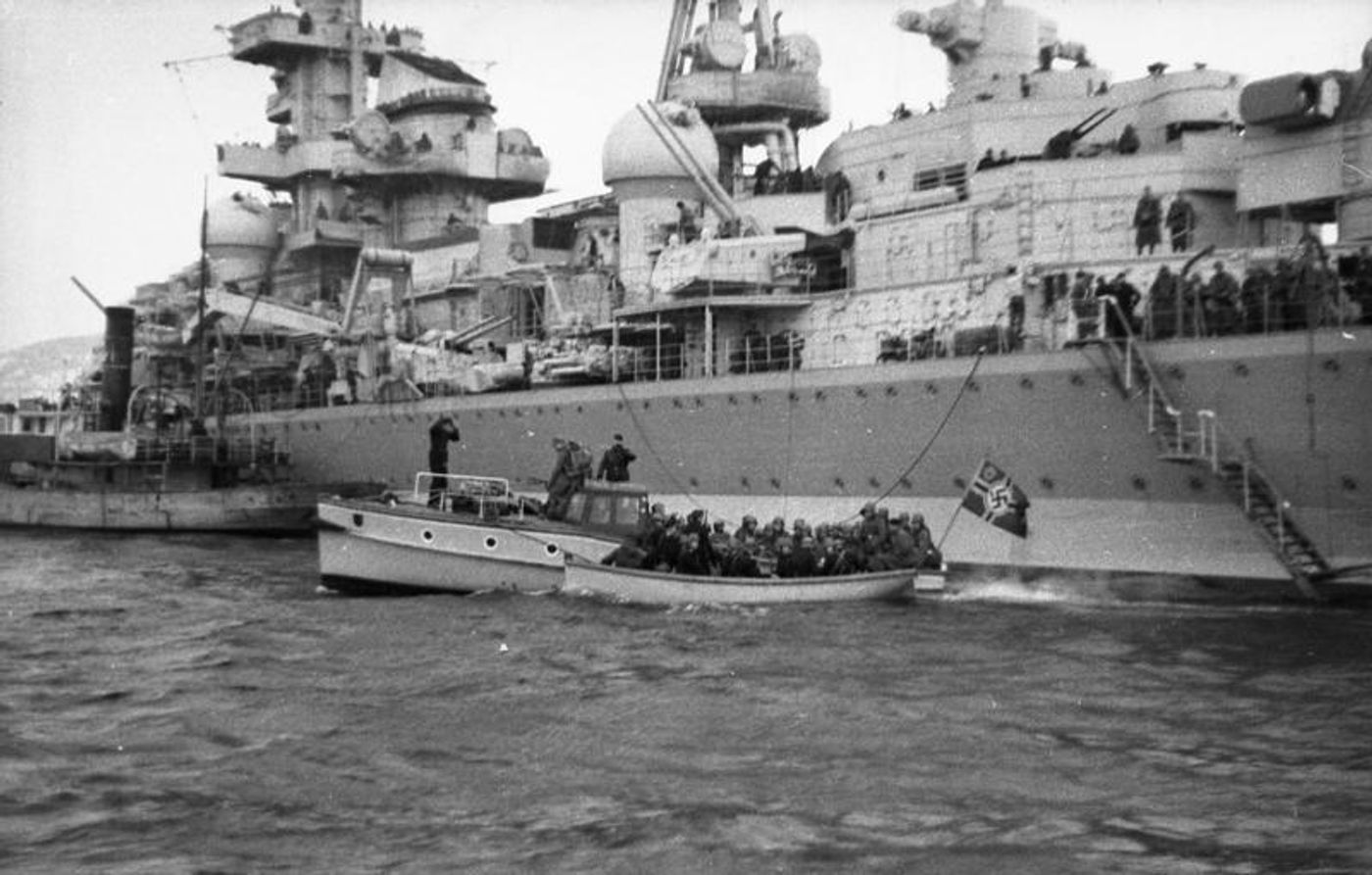 1940至1941年驻留挪威期间的希佩尔海军上将号。1940年6月她随沙恩霍斯特与格奈森瑙号执行「朱诺行动」,击沉英国运输船「奥拉马」号等舰船;同年12月「北欧航行行动」中又与英国「贝里克」号重巡洋舰交战。