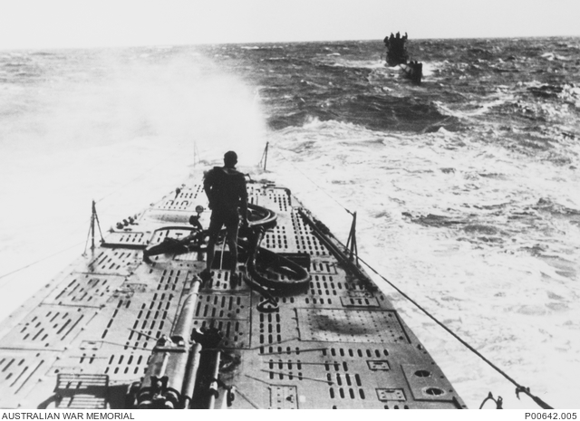 XIV型补给潜艇（U-461 海上补给作业）
