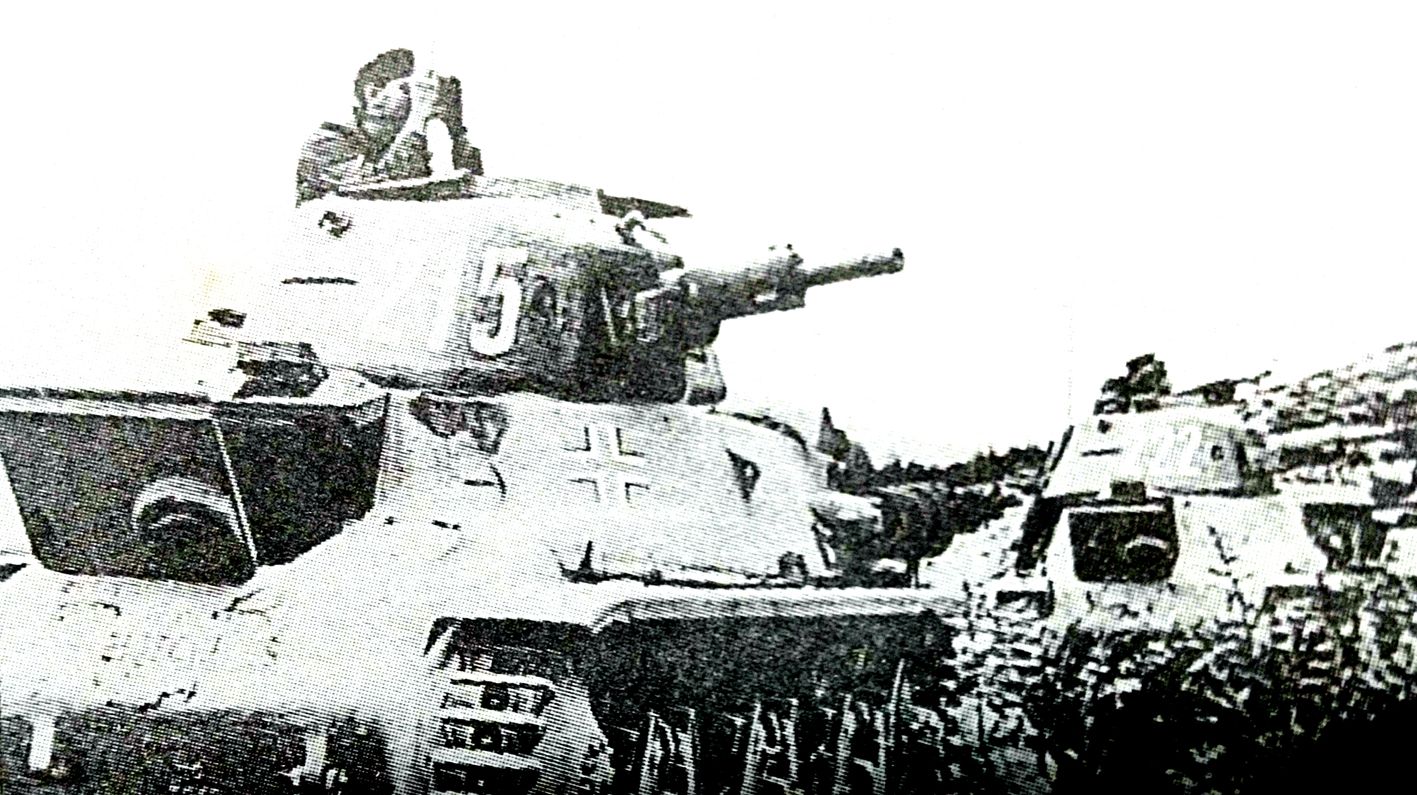 1943年，「南斯拉夫游击战」期间，德军用缴获的霍奇基斯H-35轻型坦克与南斯拉夫游击队作战。