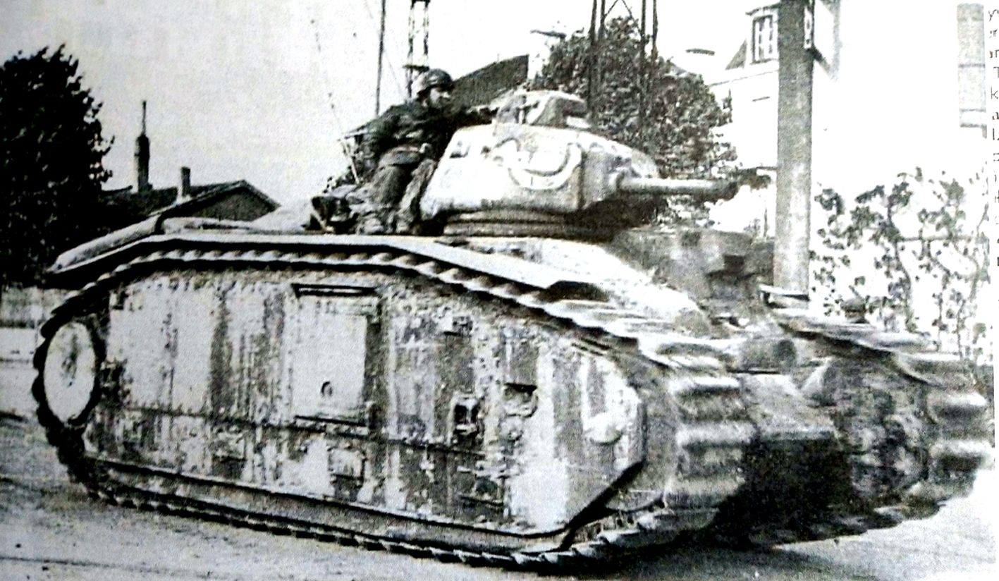 1939年11月，法国境内，法军第2预备装甲师第3战斗装甲营2连的一辆编号268「闪电」的雷诺Char B1bis坦克。