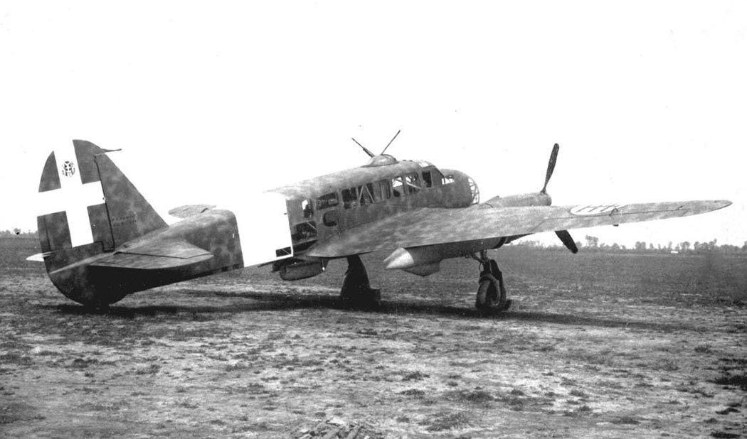 机身带「MM」序列号标记的卡普罗尼 Ca.313 整机照。意大利皇家空军自1941年起列装该机,主要投入北非战场的侦察与轻型轰炸任务。