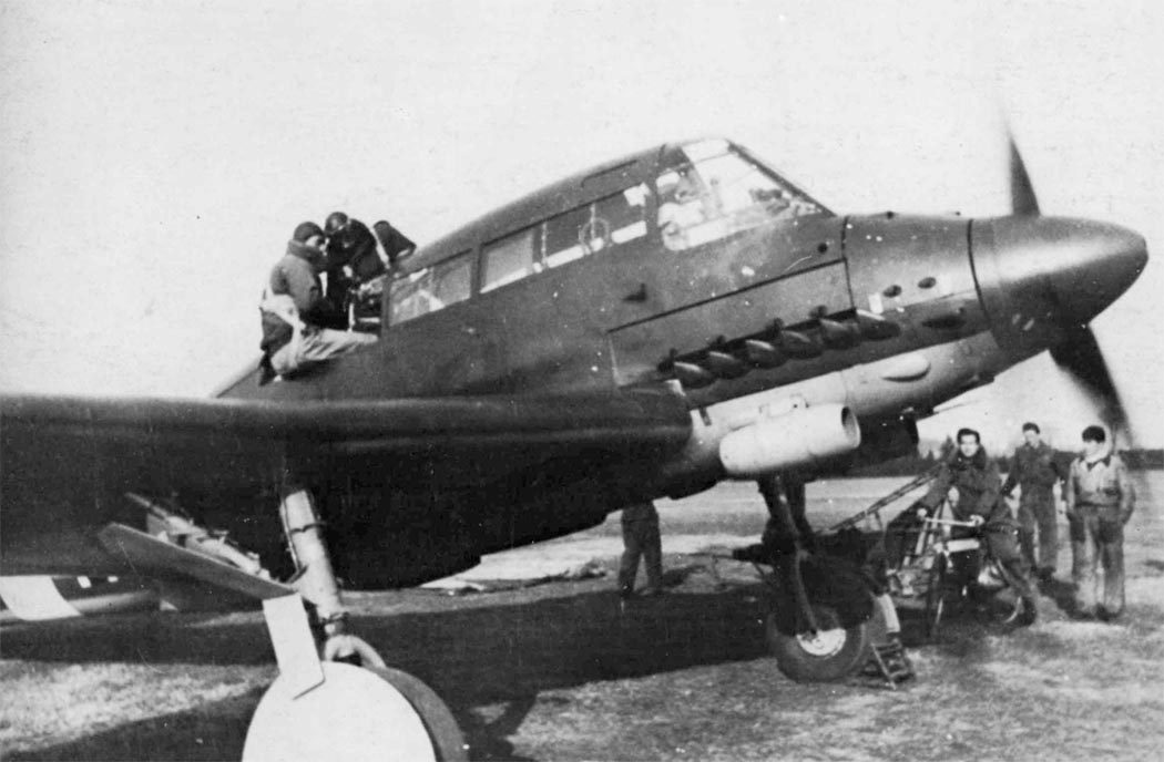 SM.93 原型机在地面停放的场景。该机于1944年1月31日在瓦雷泽首飞,正值盟军在安齐奥登陆之际。