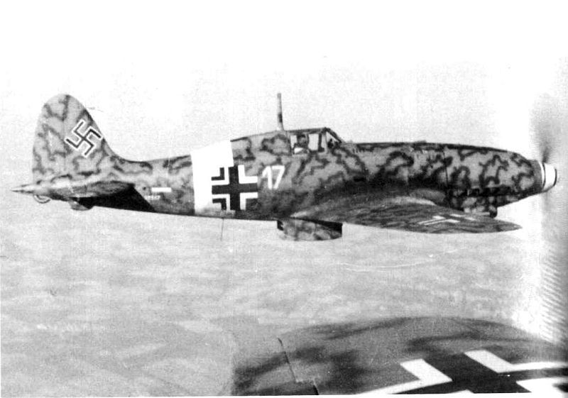 1943年,一架涂有德国空军标识的马基C.205V。