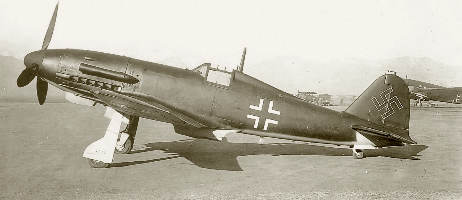 涂有德军标识的菲亚特G.55「半人马」战斗机。G.55最初于1943年6月5日在撒丁岛上空首度投入实战,其后参与罗马防空作战。