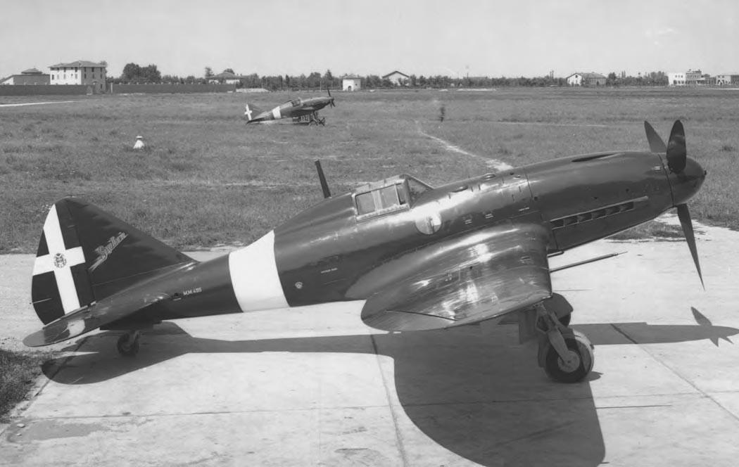 第二架原型机(编号MM495)。1943年4月换装德国DB 605发动机与Bf 109G的VDM螺旋桨,由德国飞行员试飞后速度一度达到720公里/小时,后转赴罗马尼亚油田执行防空任务。