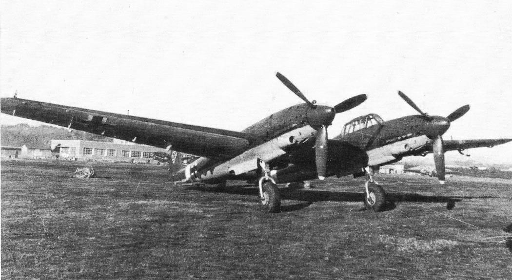 SM.92采用双尾撑布局,去除中央短舱后两名乘员移入左尾撑,较SM.91大幅减重,最大速度提升至约615公里/小时。