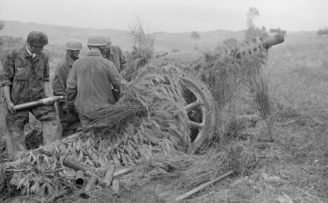 1943年9月意大利停战后,75/32反坦克炮继续被德国伞兵部队使用。
