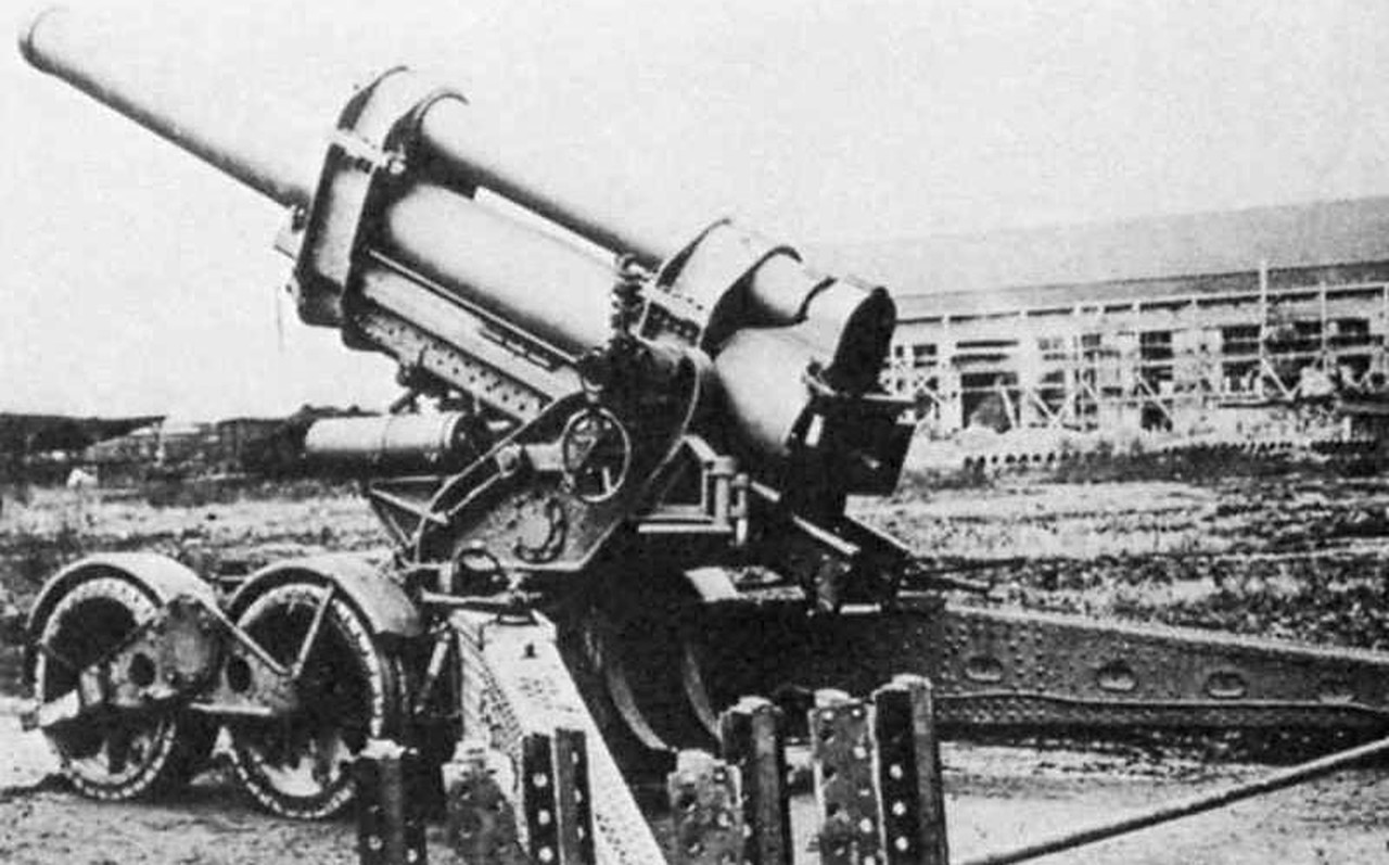 Obice da 210/22重型榴弹炮服役过的对象包括意大利皇家陆军、匈牙利以及纳粹德国军队，其炮组成员人数为8人。