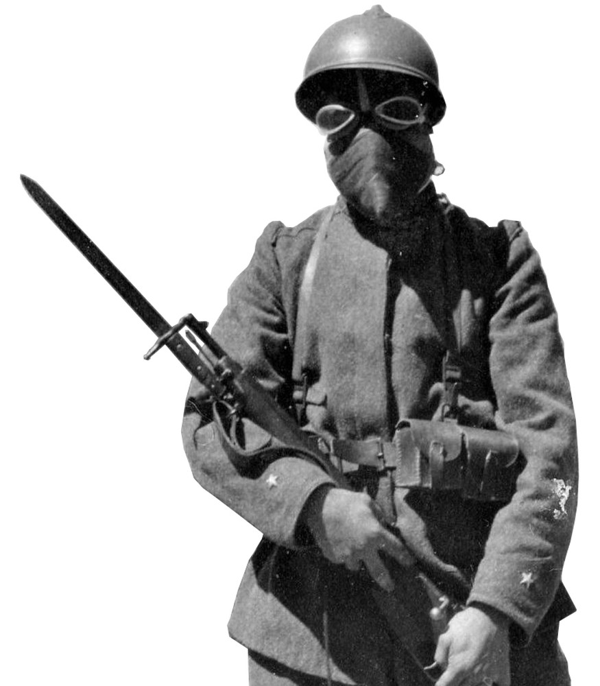 第一次世界大战期间,一名头戴防毒面罩、手持M1891步兵步枪的意大利士兵。