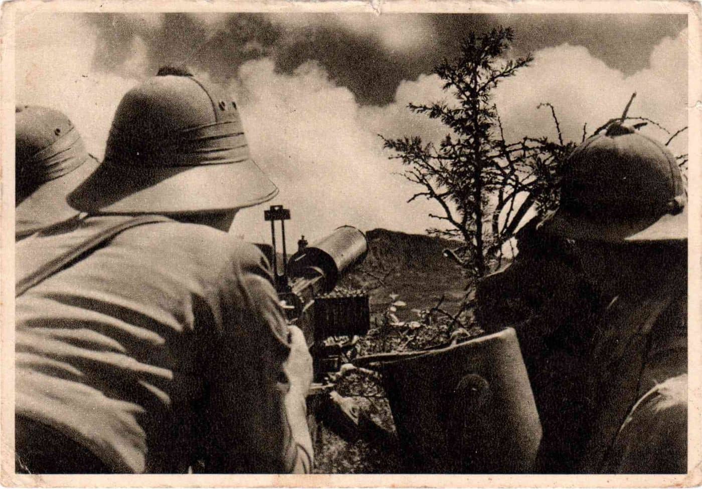 1936年「第二次意埃战争」期间,意大利机枪手在埃塞俄比亚滕比恩(Tembien)阵地使用菲亚特机枪作战。
