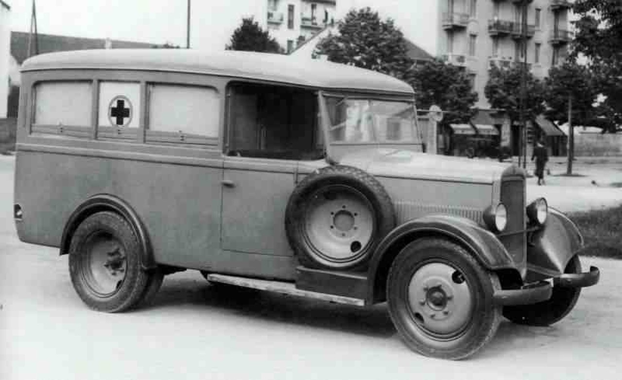 由Fiat 618C轻型卡车改装的救护车。