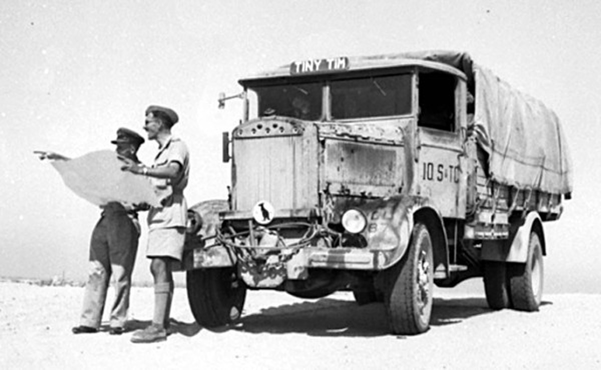 二战期间,北非沙漠地区,一辆被英军缴获的Lancia 3Ro重型卡车重新服役于英国第七装甲师,并被其新主人重新命名为「小蒂姆」(见其驾驶室上的标识牌「Tiny Tim」)。