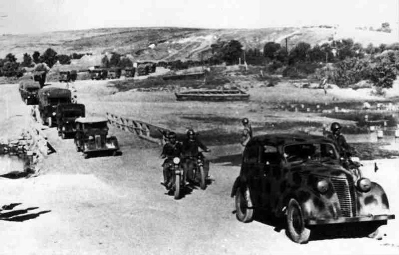 1941年「巴巴罗萨行动」期间,为意大利远征军生产的508 CM Berlina FO东线封闭版,采用封闭车厢与加热系统,以应对苏联战场的严寒。