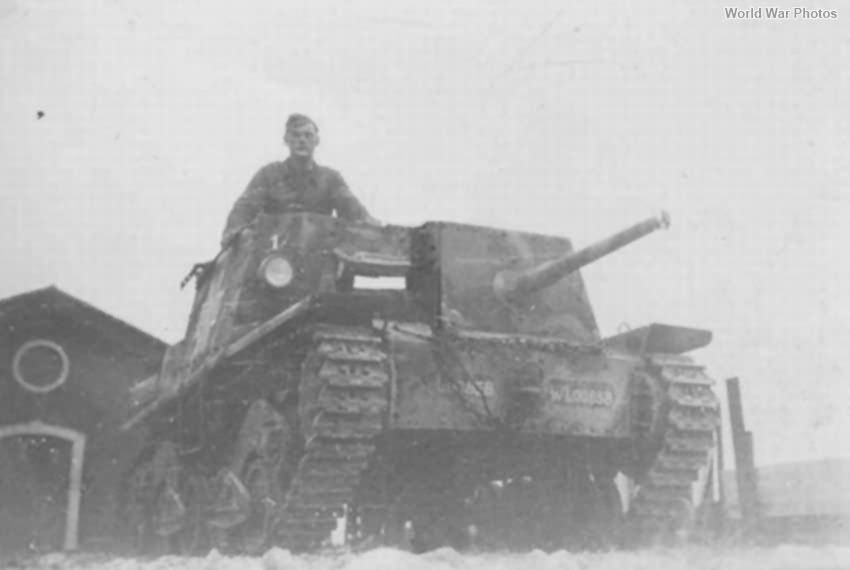 1943年意大利停战后,被德军缴获并编号「StuG L6 mit 47/32 630(i)」的Semovente 47/32自行火炮。